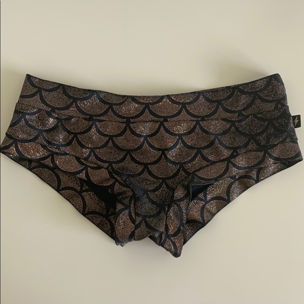 Cleo the Hurricane Sonic Siren Metallic Hot Pants